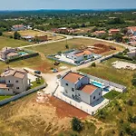 Esire Pola