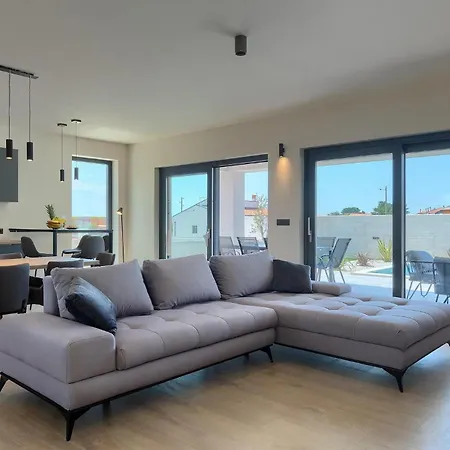 Tatil Evi Esire Pula